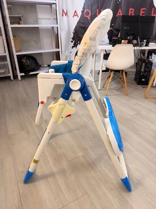 Trona de bebé con diseño espacial