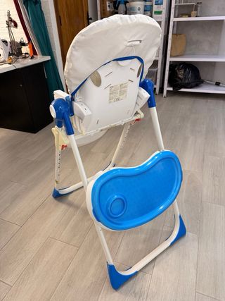 Trona de bebé con diseño espacial