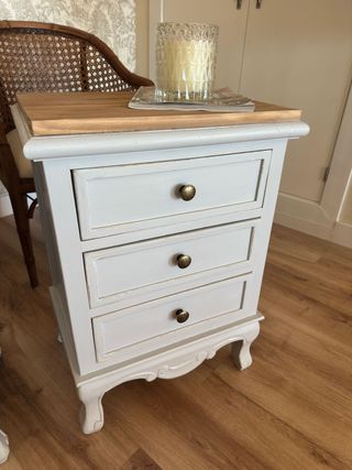 Comodini restaurati su ordinazione