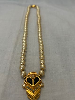 Lote bisutería: collares , reloj Orient, pulsera.