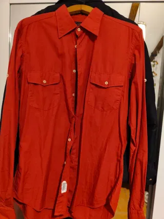 Camisa roja de manga larga