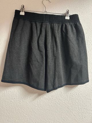 Falda deportiva Nike negra y gris