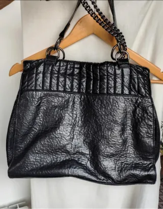 Borsa grande a mano e tracolla