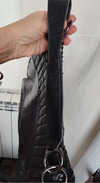 Borsa grande a mano e tracolla