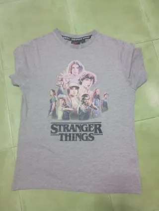 Camiseta Stranger Things Gris