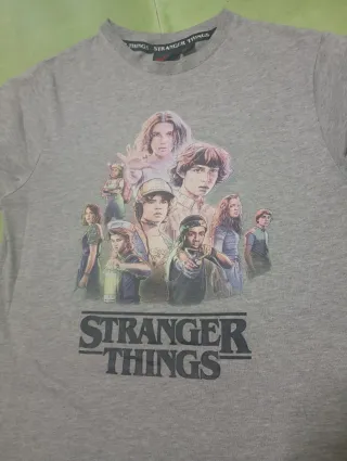 Camiseta Stranger Things Gris