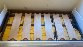 Cama individual de madera blanca con 3 cajones