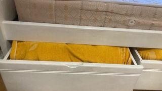 Cama individual de madera blanca con 3 cajones