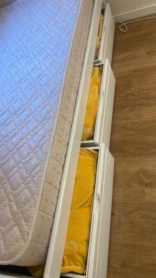 Cama individual de madera blanca con 3 cajones