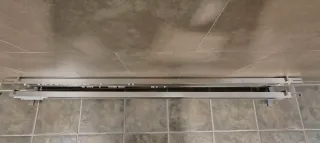 Barras de cortina de metal plateado