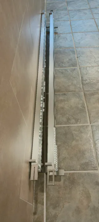 Barras de cortina de metal plateado