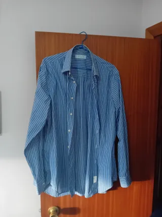 Camisa de rayas manga larga azul y blanca