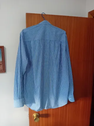 Camisa de rayas manga larga azul y blanca