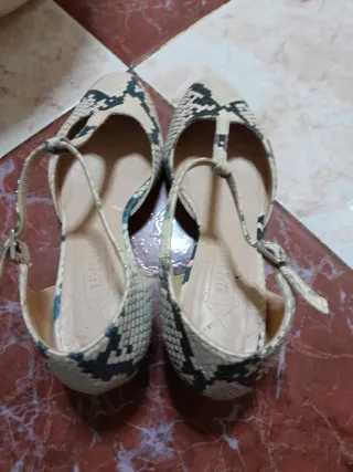 Sandalias Hispanias tacón T-Strap piel serpiente