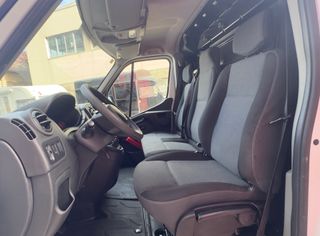 Renault Master L2 H2 con rampa integrada