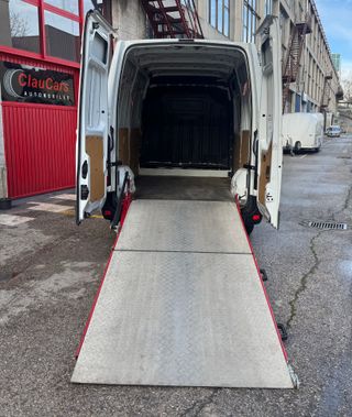 Renault Master L2 H2 con rampa integrada