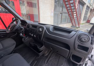 Renault Master L2 H2 con rampa integrada