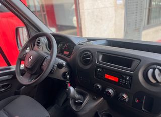 Renault Master L2 H2 con rampa integrada