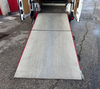 Renault Master L2 H2 con rampa integrada