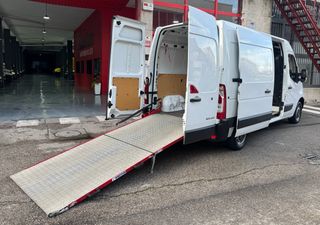 Renault Master L2 H2 con rampa integrada