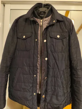 Cazadora acolchada azul marino