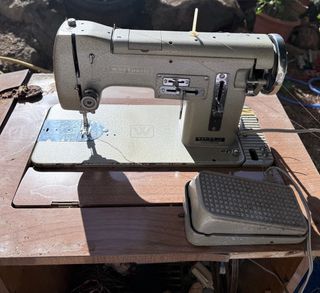 Máquina de coser eléctrica Wertheim