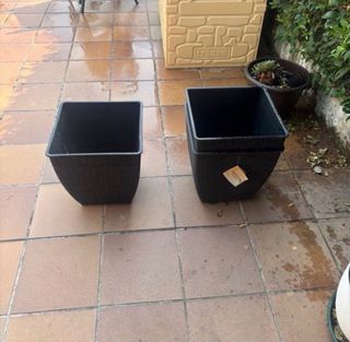 Macetero exterior cuadrado negro 40 cm