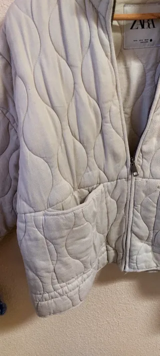 Chaqueta acolchada Zara beige