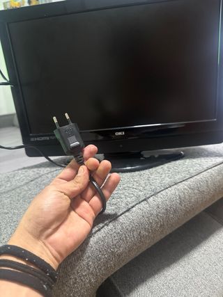 Televisor OKI Negro OJO No lleva mando precio Fijo