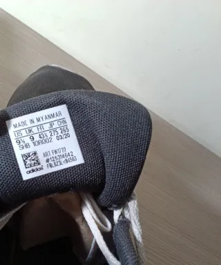 Zapatillas Adidas Negras y Rojas