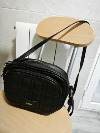 Bolso bandolera Parfois negro acolchado