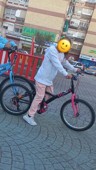 Bicicleta niña rosa y negra