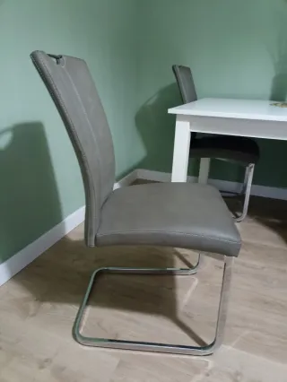 Mesa y 4 Sillas Comedor