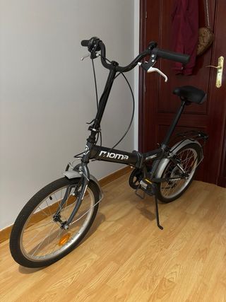 Bicicleta MOMA plegable. La vendo por mudanza.