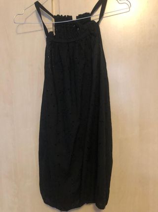 Top negro ajustado cuello