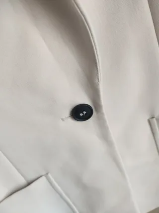 Blazer americana Zara ZW crema bolsillos beige