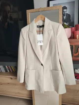 Blazer americana Zara ZW crema bolsillos beige