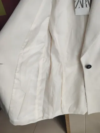 Blazer americana Zara ZW crema bolsillos beige