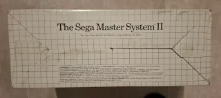 Sega Master System II completa en su caja