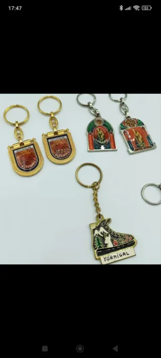 3 llaveros de lugares a 1,5€