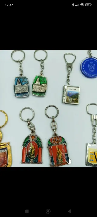3 llaveros de lugares a 1,5€
