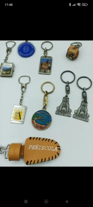 3 llaveros de lugares a 1,5€