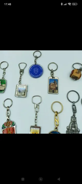 3 llaveros de lugares a 1,5€