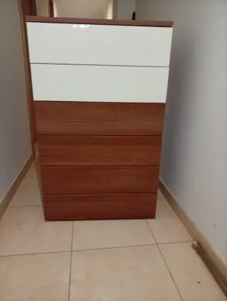 Aparador de madera con cajones