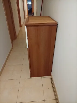 Aparador de madera con cajones