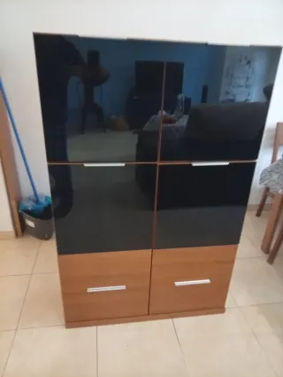 Aparador de madera con cajones