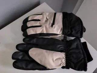 Gafas y guantes de nieve