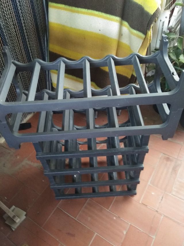 Botellero plástico negro