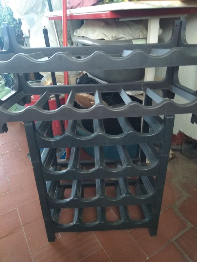 Botellero plástico negro