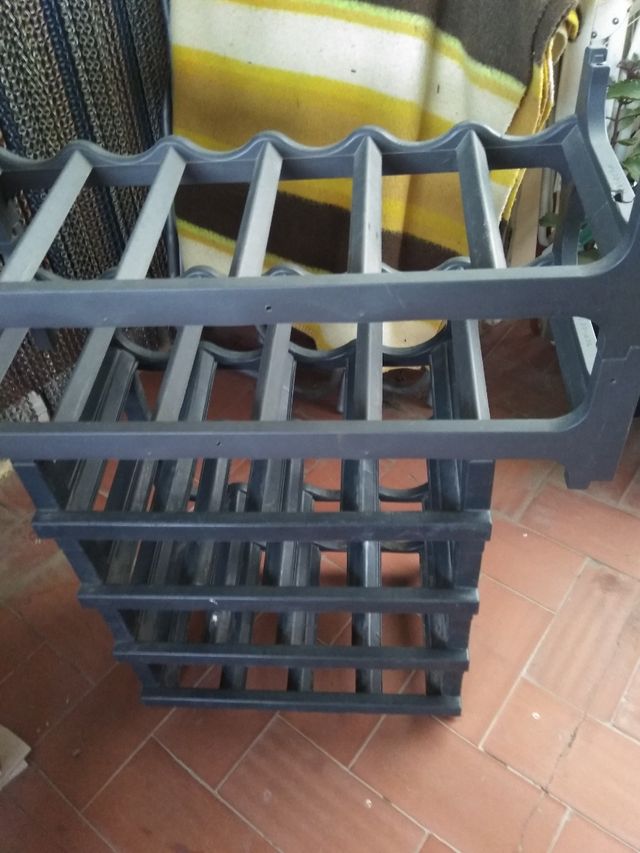 Botellero plástico negro